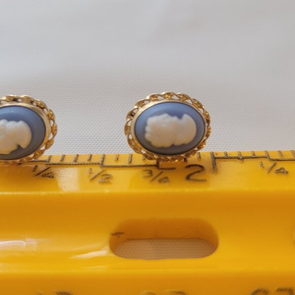 Vintage Blue Cameo 10k Gold Earrings Wedgewood Style - Picture 12 of 12